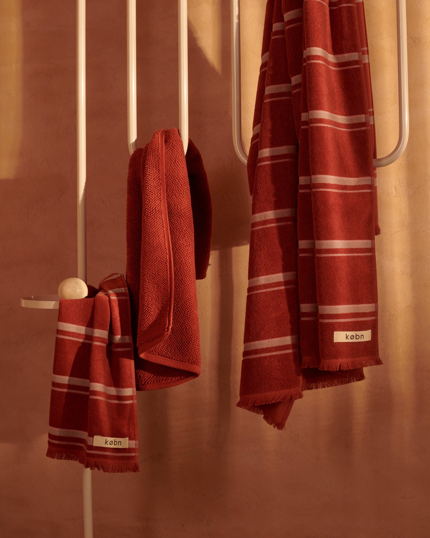Kobn Jasper Towel Set on towel stand.